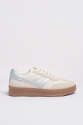 Tenis unicolores de plataforma con contrastes y cortes
