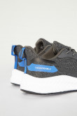 Tenis deportivos unicolores con diseño de líneas en contraste