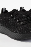 Tenis deportivos unicolores con suelas en relieve