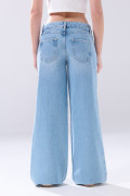 Jean tiro bajo open leg infaltables azul con bota ancha

