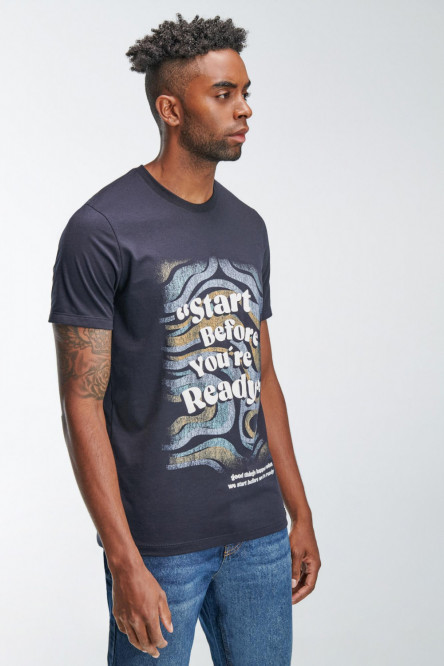 Camiseta manga corta azul intenso con diseño estampado en frente
