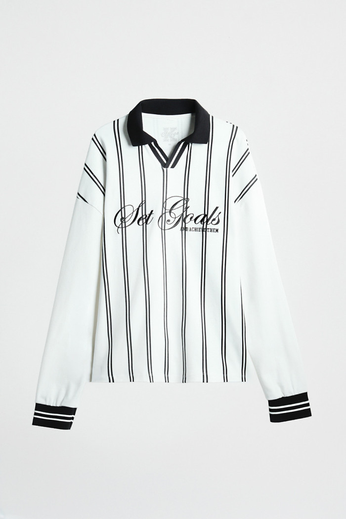 Camiseta crema cuello polo college oversize con manga larga
