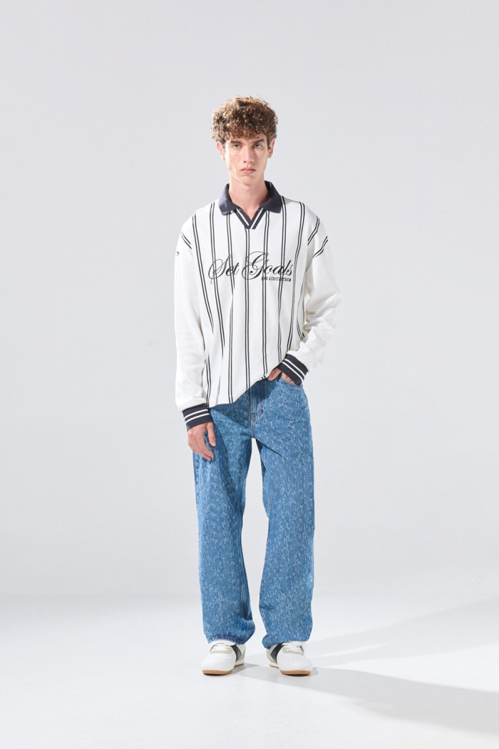 Camiseta crema cuello polo college oversize con manga larga
