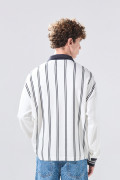 Camiseta crema cuello polo college oversize con manga larga
