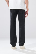 Jean infaltables straight leg negro con tiro bajo
