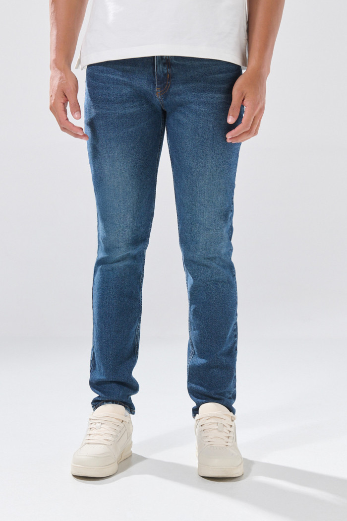 Jean infaltables slim azul oscuro con tiro bajo
