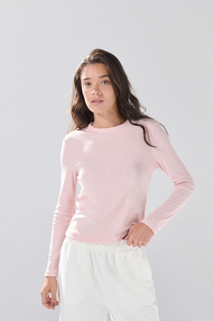 Camiseta ajustada en rib unicolor con manga larga
