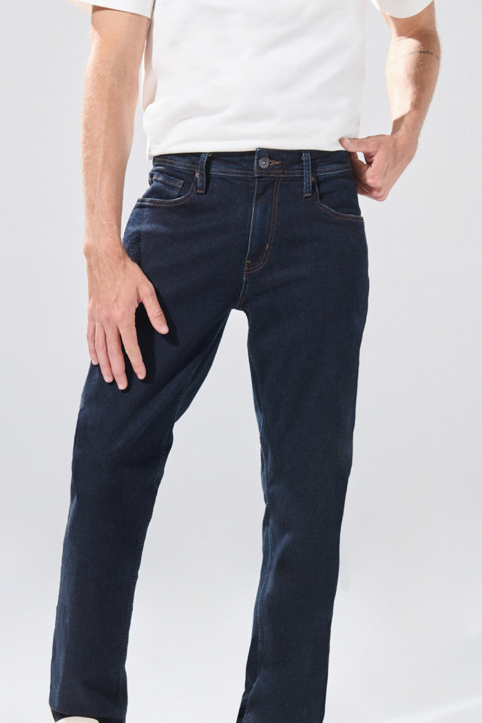 Jean slim infaltables azul intenso con tiro bajo
