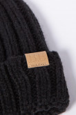 Gorro térmico negro tejido con marquilla kaky decorativa