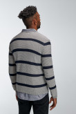 Suéter unicolor cuello redondo con rayas horizontales