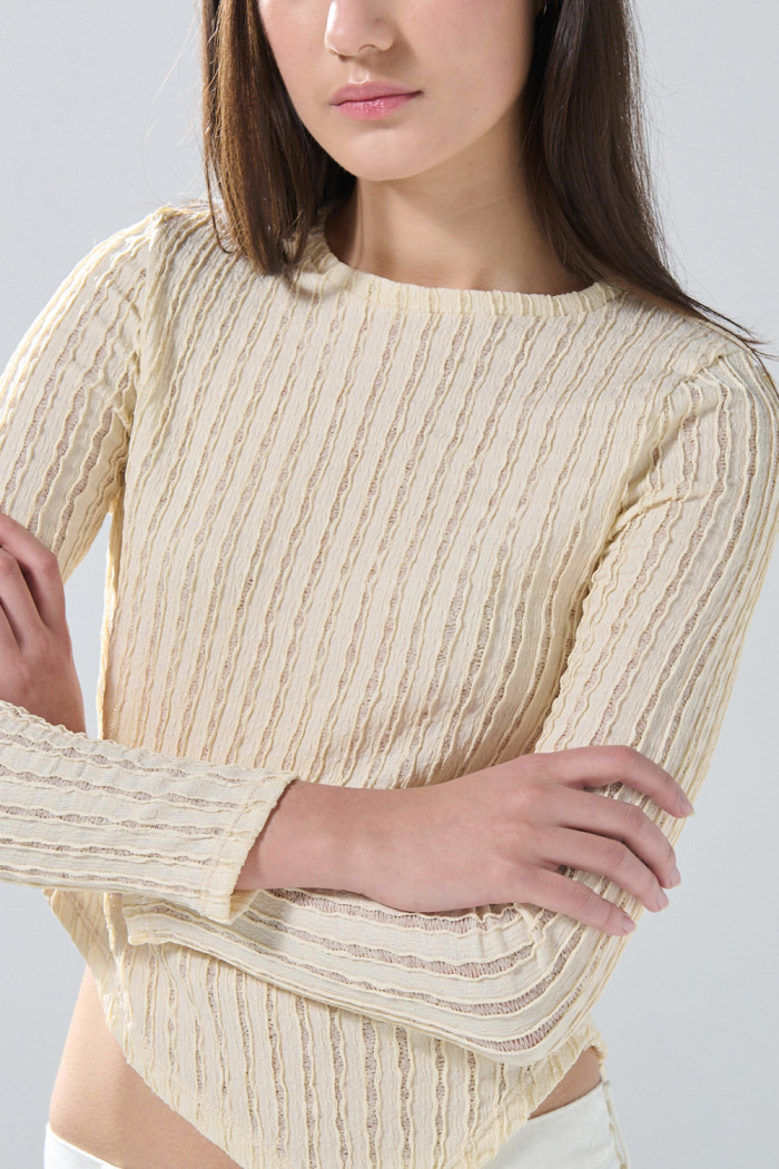 Blusa manga larga unicolor de Boho Club con borde asimétrico

