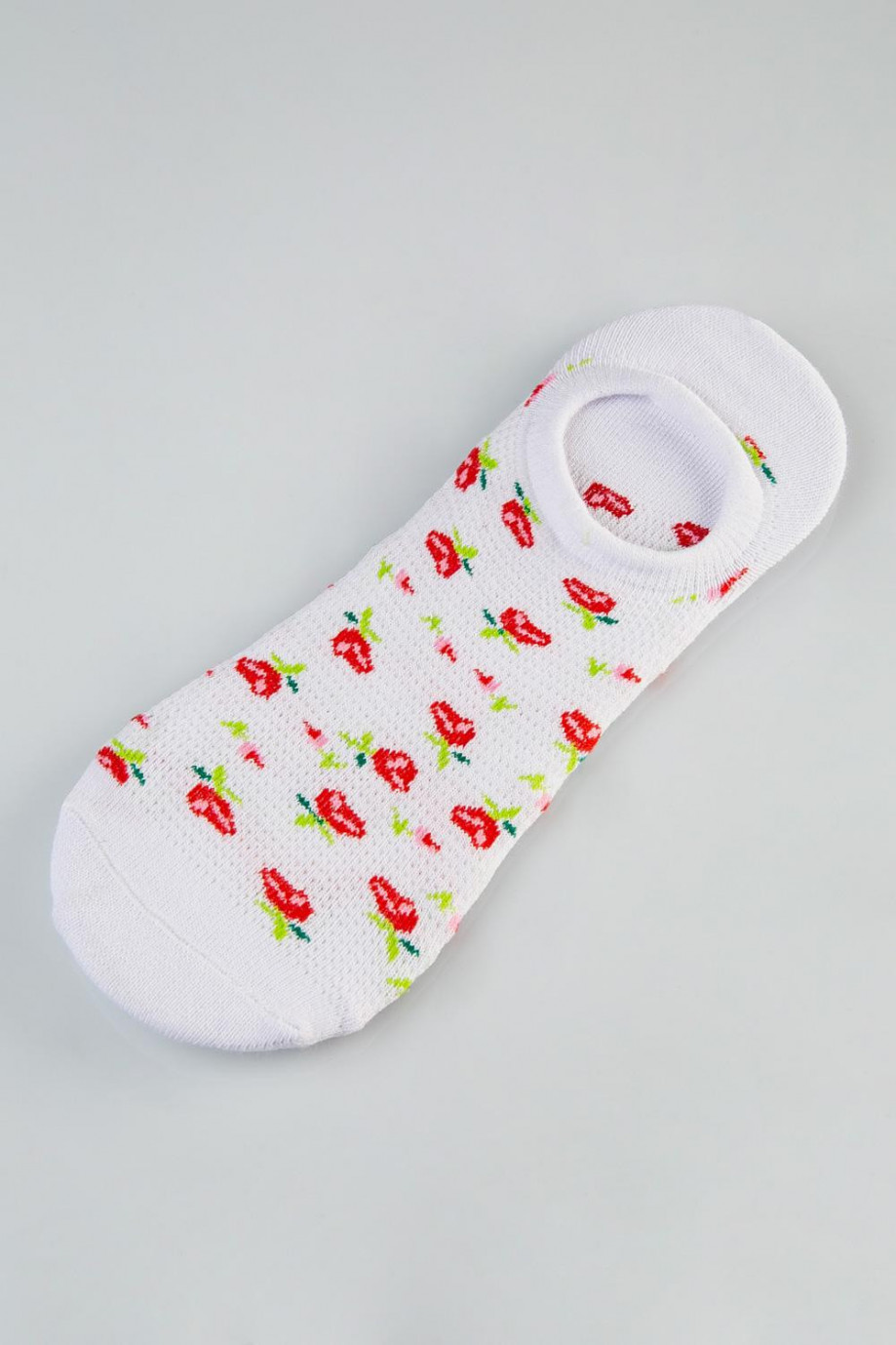 Medias blancas baletas con texturas y diseños de flores rojas