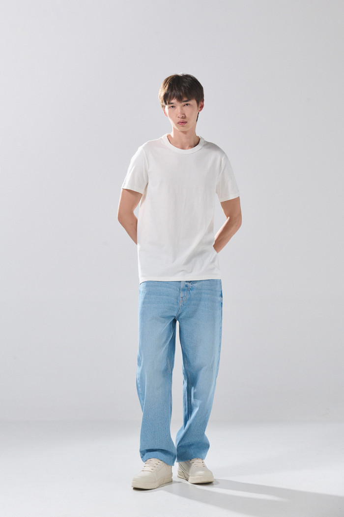 Jean infaltables baggy azul claro con tiro medio y bota ancha
