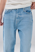Jean infaltables baggy azul claro con tiro medio y bota ancha
