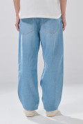 Jean infaltables baggy azul claro con tiro medio y bota ancha
