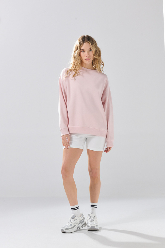 Buzo oversize cuello redondo unicolor con hombro caído
