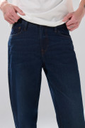 Jean infaltables 90´S azul intenso con bota recta y bolsillos
