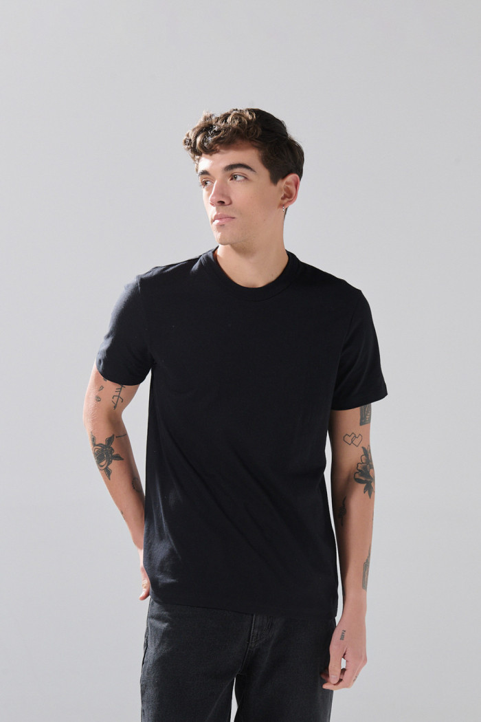 Camiseta en algodón cuello redondo infaltables unicolor
