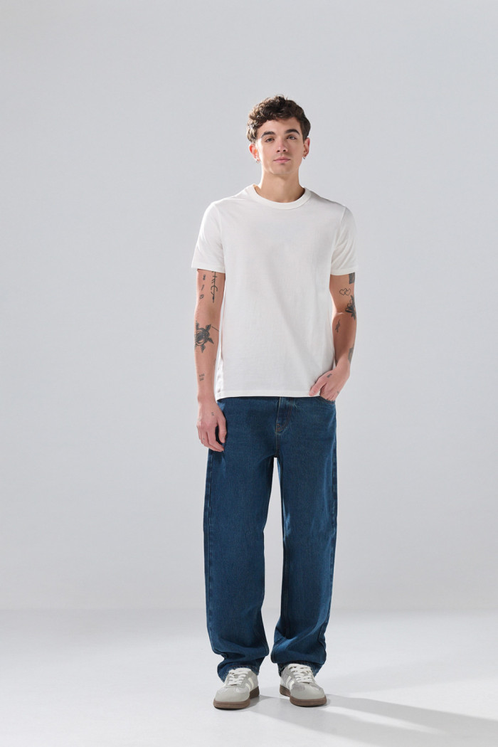 Jean baggy infaltables azul oscuro con tiro medio y bolsillos
