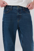 Jean baggy infaltables azul oscuro con tiro medio y bolsillos
