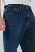 Jean baggy infaltables azul oscuro con tiro medio y bolsillos
