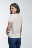 Camiseta manga corta con estampado en frente.