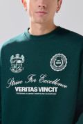Buzo oversize cuello redondo verde oscuro con arte college
