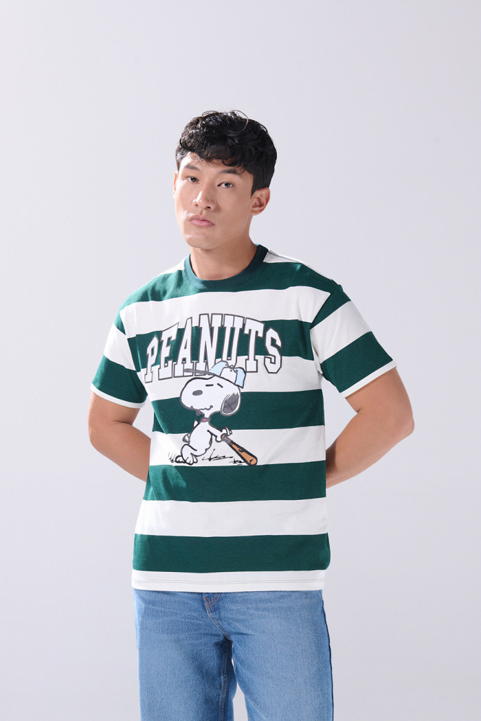 Camiseta crema a rayas manga corta con arte de Snoopy
