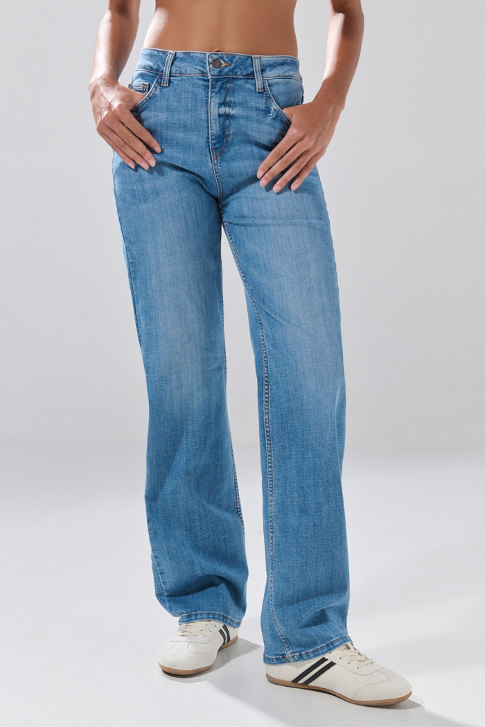 Jean azul infaltables straight leg bota recta con 5 bolsillos
