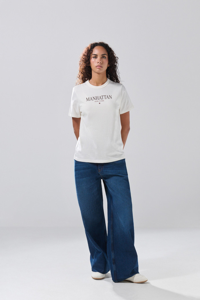 Camiseta en algodón crema clara college cuello redondo
