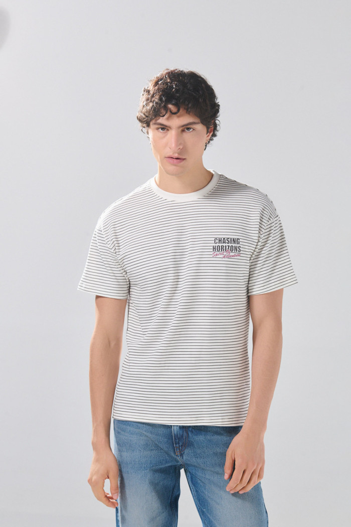 Camiseta crema clara college manga corta con rayas
