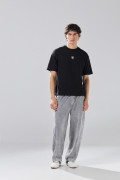 Camiseta manga corta negra oversize con textos de Boho Club

