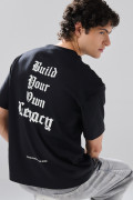 Camiseta manga corta negra oversize con textos de Boho Club
