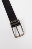Cinturón negro de textura lisa con hebilla cuadrada