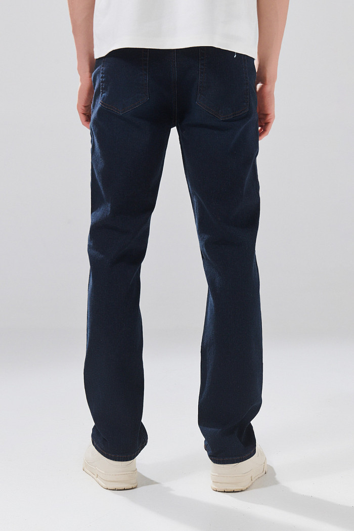 Jean straight leg azul infaltables tiro bajo con cremallera
