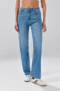 Jean infaltables straight leg azul medio con tiro bajo
