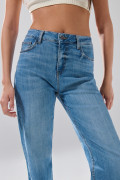 Jean infaltables straight leg azul medio con tiro bajo
