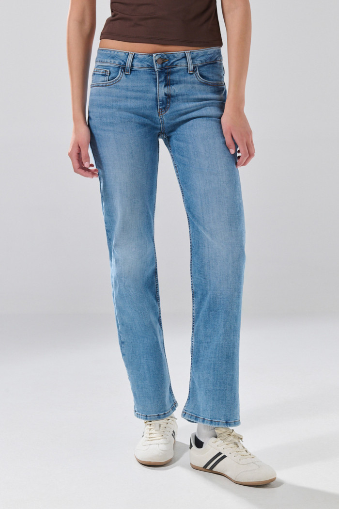 Jean azul straight leg bota recta infaltables con tiro alto
