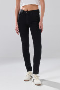 Jean push up infaltables negro con tiro alto y realce 
