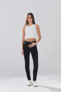 Jean push up infaltables negro con tiro alto y realce 
