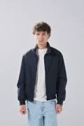 Chaqueta unicolor bomber con cuello alto y broches
