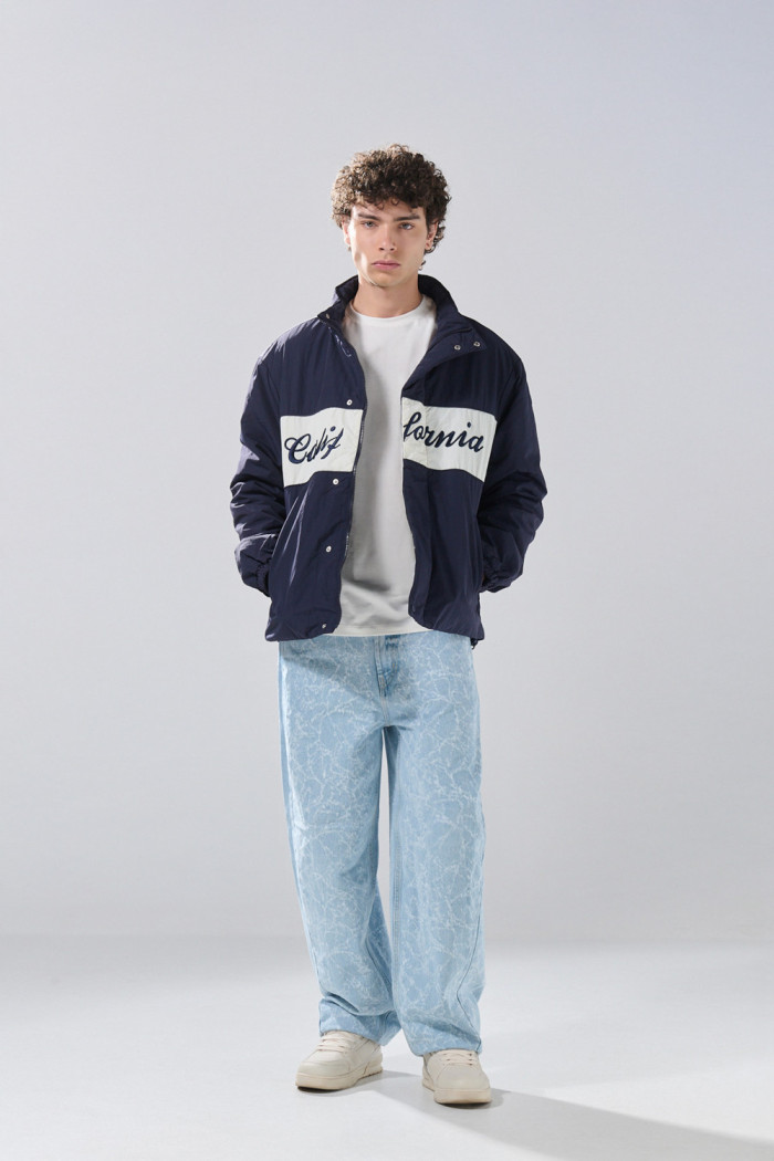 Chaqueta unicolor acolchada college con cuello alto