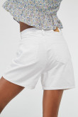 Short en jean blanco tiro alto con botón en la cintura