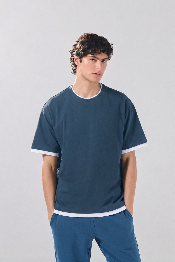 Camiseta oversize con contrastes y manga corta unicolor
