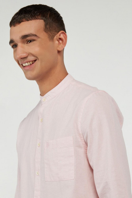 Camisa unicolor cuello mao con estampado de rayas