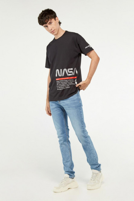 Camiseta manga corta negra con estampados de NASA
