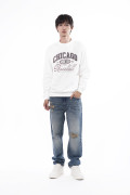 Buzo cuello redondo crema claro con arte college deportivo
