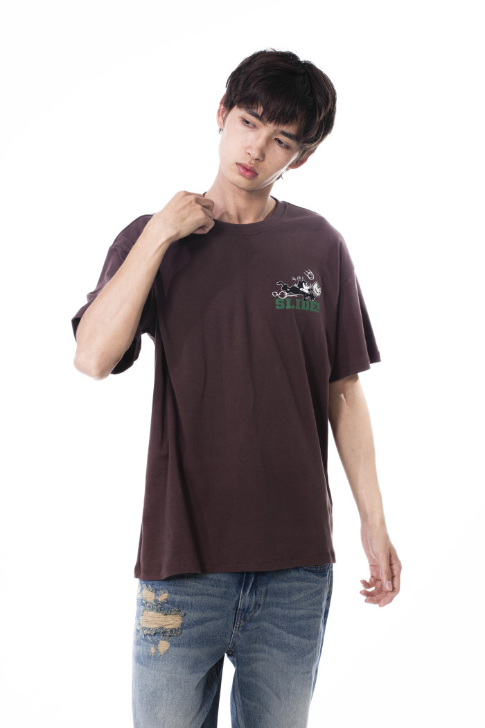 Camiseta oversize café de Félix el Gato con manga corta
