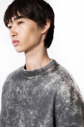 Camiseta negra oversize manga corta con efecto teñido
