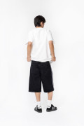 Camiseta oversize manga corta crema con diseño en frente
